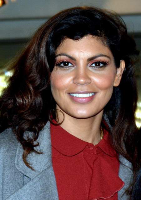 Nawell Madani, Belgische humoriste en regisseuse