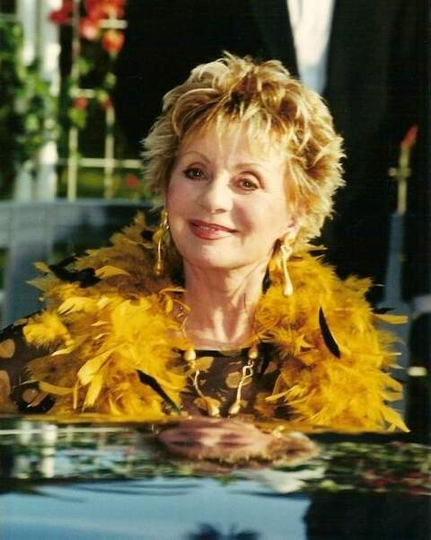 Annie Cordy poseert op het filmfestival van Cannes 2001