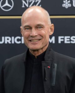 Bertrand Piccard op het groene tapijt van het Zurich Film Festival 2025