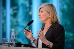 Portret van Chantal Mouffe, politieke theoretica, 2013