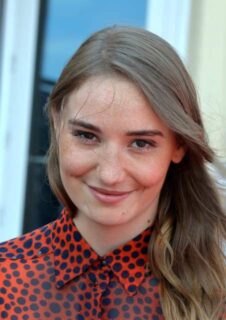 Déborah François poseert op het Cabourg Filmfestival 2014