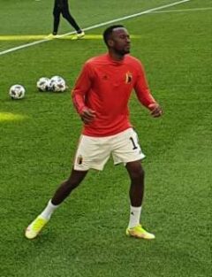 Dodi Lukebakio warming up tijdens Nations League 2021