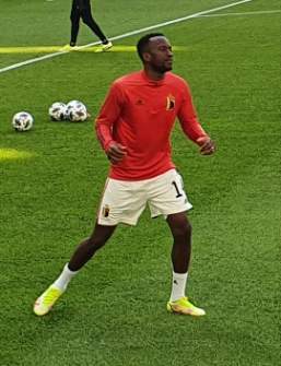Dodi Lukebakio warming up tijdens Nations League 2021
