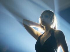 Geike Arnaert zingt live met Hooverphonic in 2008