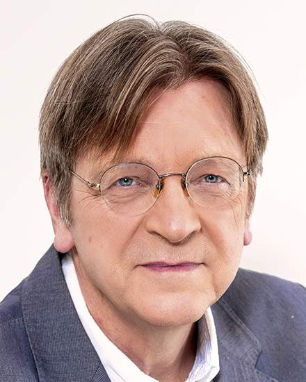 Officieel portret van Guy Verhofstadt in 2019