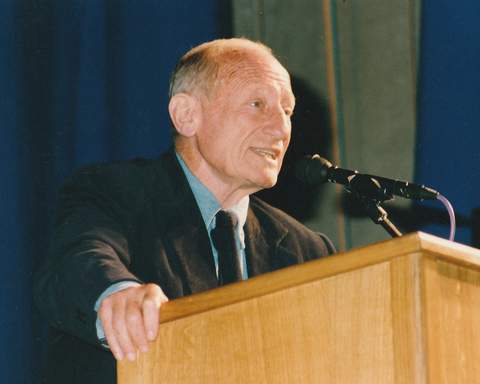 Haroun Tazieff tijdens het internationale geografiefestival 1990