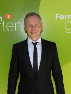 Helmut Lotti zingt tijdens een televisieshow in 2018