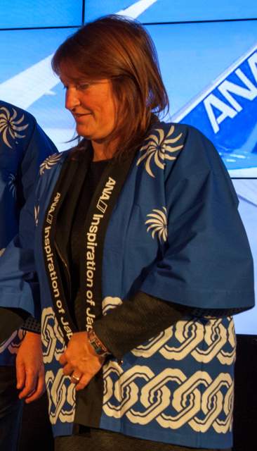 Jacqueline Galant tijdens ANA inaugurele vlucht in 2015