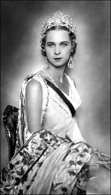 Portret van Marie José, koningin van Italië, circa 1940