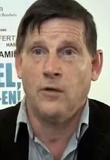 Michel Collon spreekt op een evenement