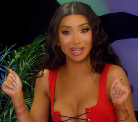 Nikita Dragun poseert op Pride 2019
