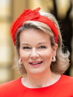 Koningin Mathilde bij surrealismetentoonstelling in 2024