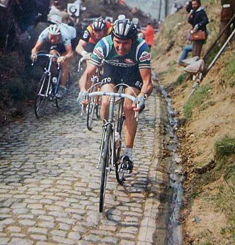Roger De Vlaeminck op de kasseien van de Ronde van Vlaanderen