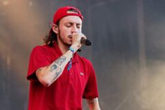 Roméo Elvis optredend op Festival des Vieilles Charrues 2018