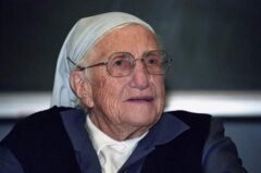 Portret van zuster Emmanuelle in 2003