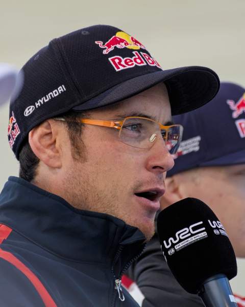 Thierry Neuville rijdt tijdens de Central European Rally 2023