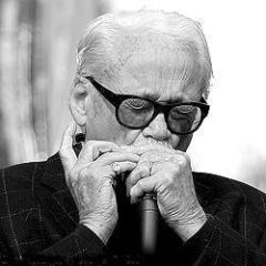 Toots Thielemans speelt mondharmonica in 2006