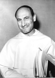 Dominique Pire als priester in 1958