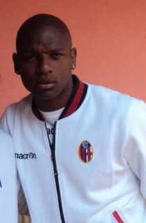 Gaby Mudingayi als speler van Bologna in 2011