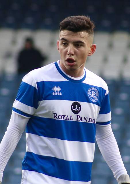 Ilias Chair speelt voor Queens Park Rangers in 2018