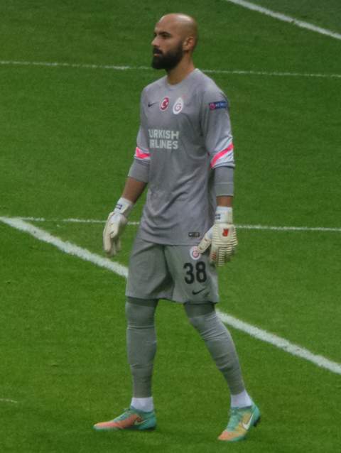 Sinan Bolat in action with Galatasaray in 2014