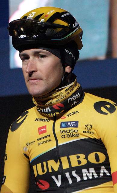 Tiesj Benoot tijdens een wielerwedstrijd in 2023