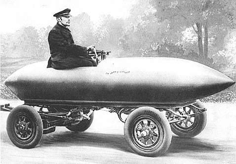 Camille Jenatzy met zijn elektrische racewagen La Jamais Contente