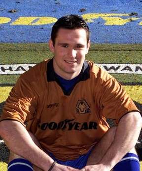 Cédric Roussel tijdens een voetbalwedstrijd in 2001