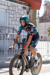 Cian Uijtdebroeks tijdens de tijdrit van de Vuelta 2023