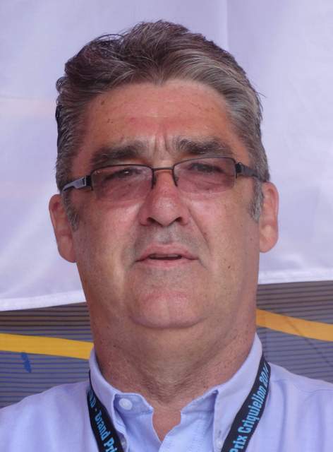 Claude Criquielion ontvangt prijs tijdens Grand Prix 2014