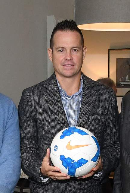 Gilles De Bilde in actie als Belgische voetballer