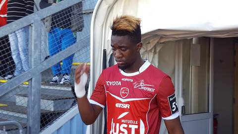 Isaac Mbenza tijdens een voetbalwedstrijd in 2016