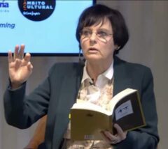 Portret van Chantal Maillard, Spaanse dichter en filosoof, 2022