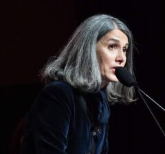 Christine Leunens spreekt op de Humanitas Awards 2020