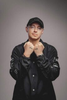 Coone tijdens een DJ-set in 2026