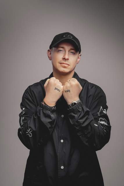 Coone tijdens een DJ-set in 2026