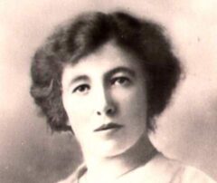 Portret van Gabrielle Petit rond 1910