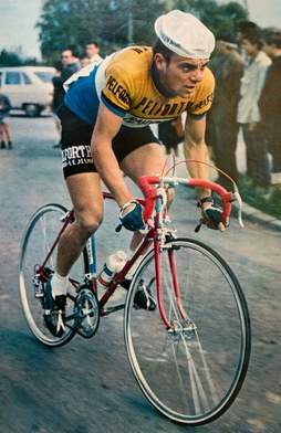 José Samyn tijdens een wielerwedstrijd in 1968