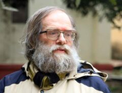 Koenraad Elst poseert in Varanasi in 2018