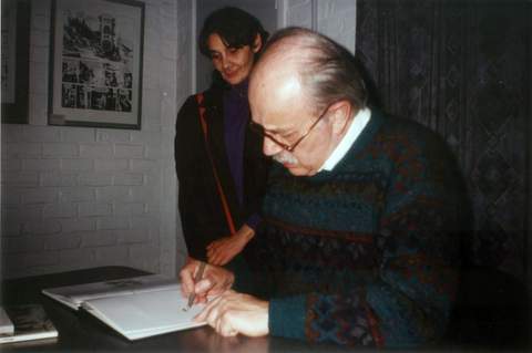 William Vance signeert op een stripbeurs in 1994